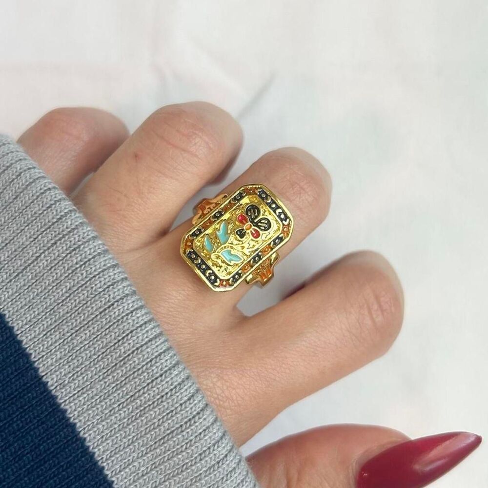 Vintage Inspired Luxury Gold Tone Ring - Picture 2 of 5